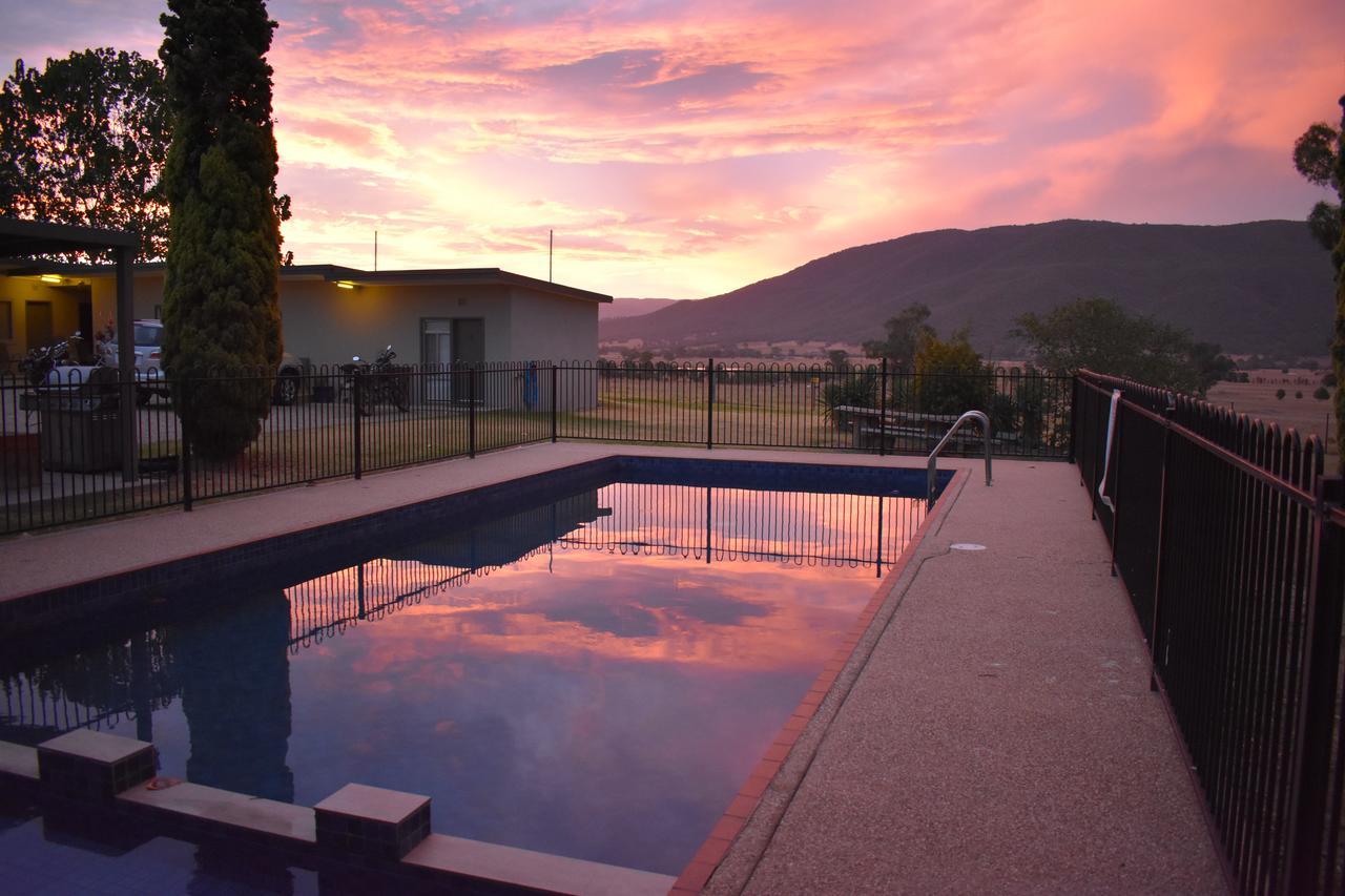 Mountain View Motel Corryong Exterior photo