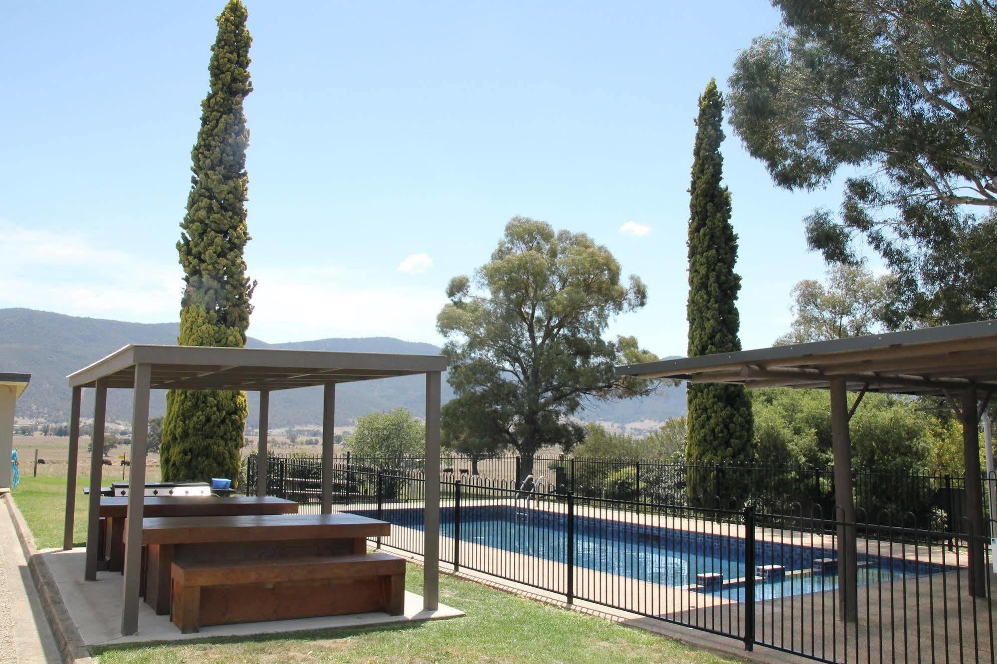 Mountain View Motel Corryong Exterior photo